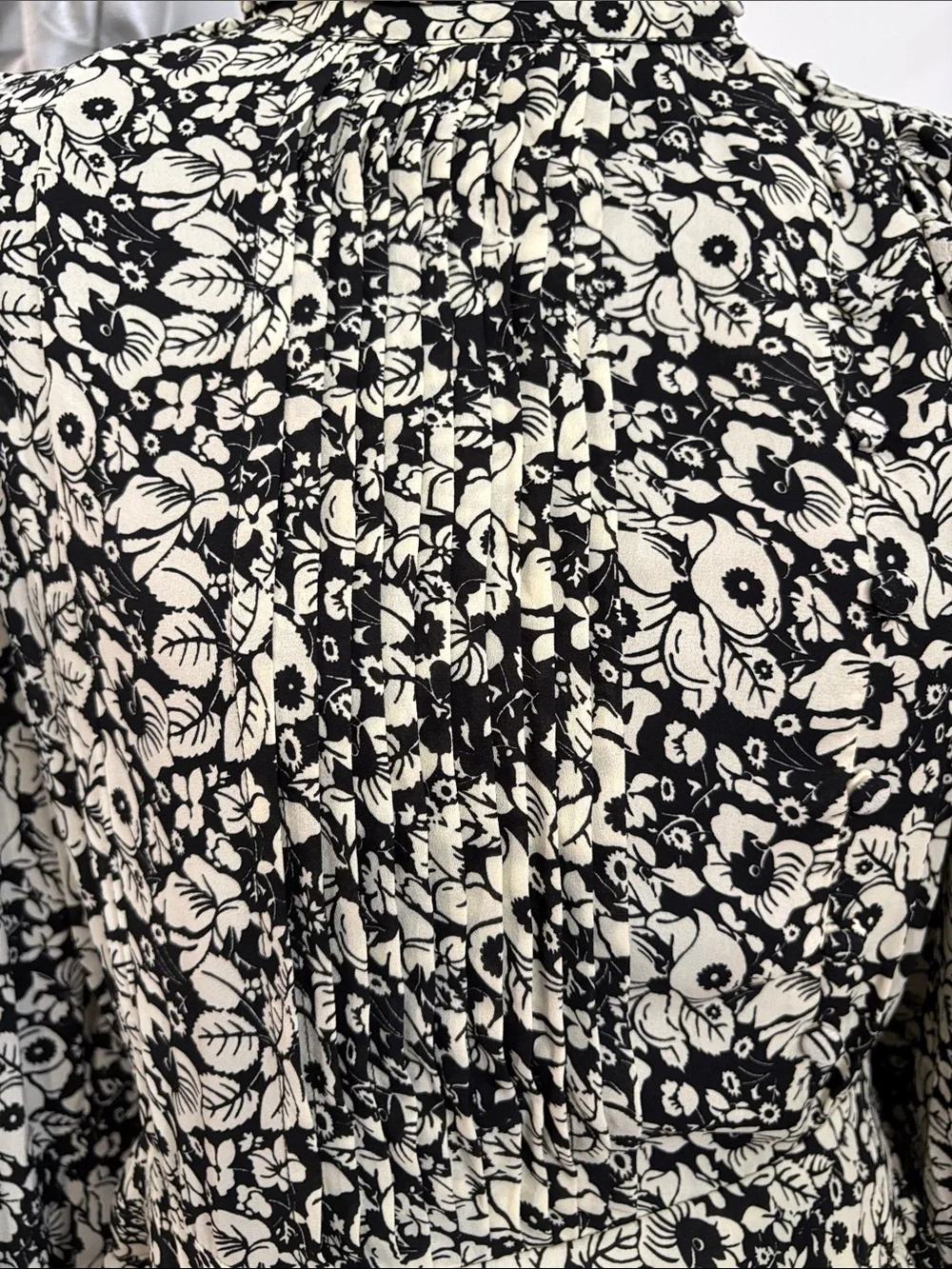 Black & Cream Floral Long-Sleeve Women's Dress with a zipper on the side